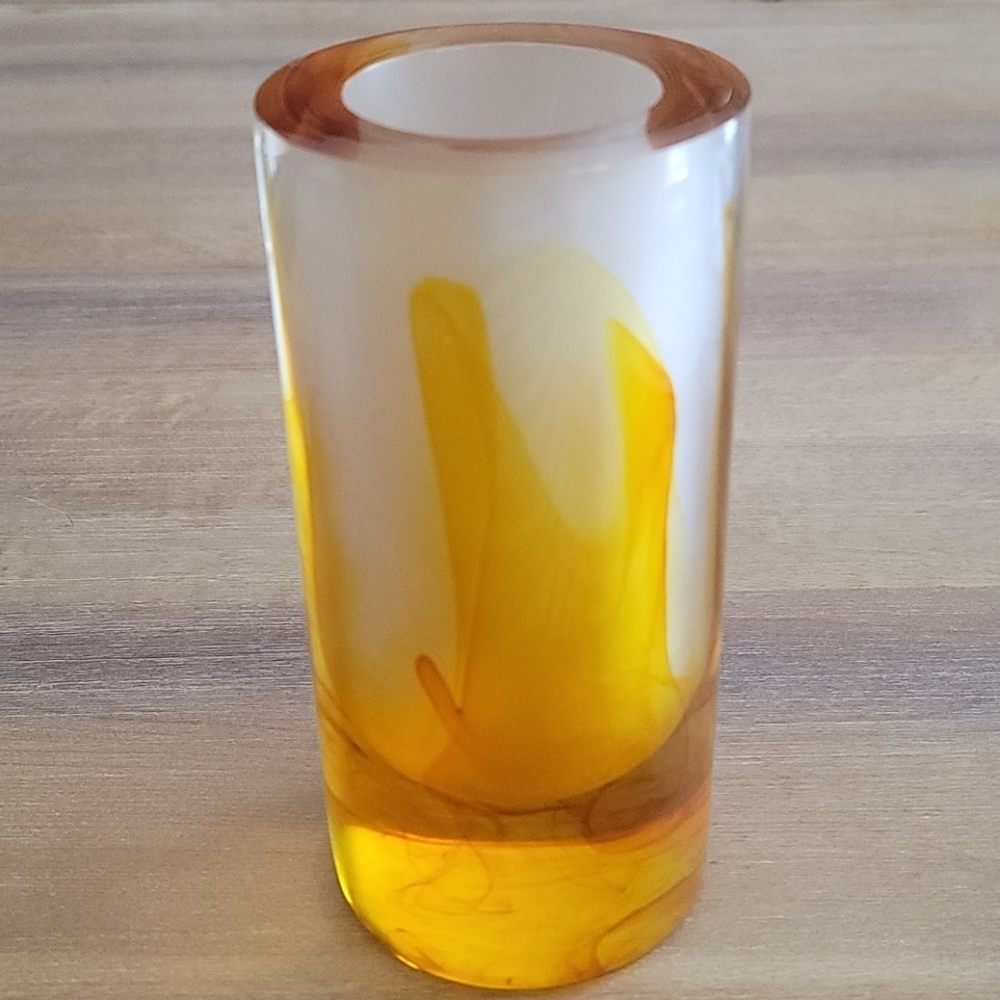 Amber Vase made of resin and fiberglass - Picture 4 of 11